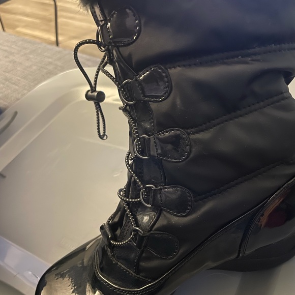 Black weatherproof winter boots - never worn! - Picture 2 of 2